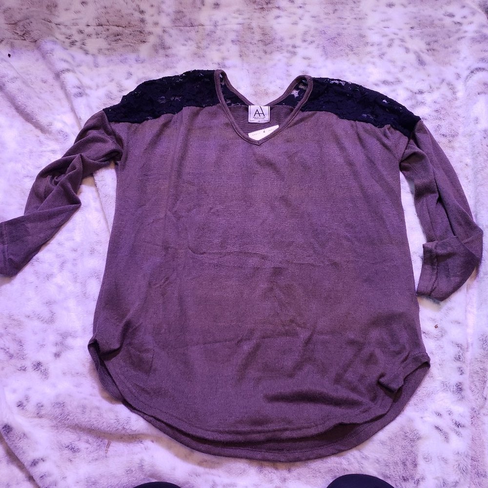 Lightweight Sweater with lace detail